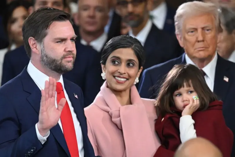 JD Vance juró el cargo de vicepresidente junto a su esposa, Usha, y sus hijos